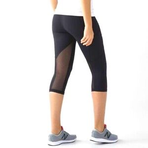 Lululemon 17” Black Outrun Crop Leggings